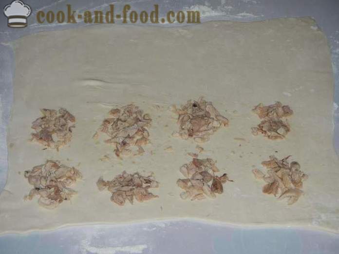 Baforadas de massa folhada pronta com frango - como fazer sopro, um passo a receita passo com fotos.