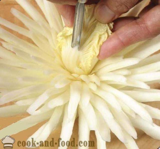 Carving para iniciantes vegetais: Flor do crisântemo de couve chinesa, fotos