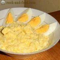 Saboroso prato frio sobre a mesa de férias: queijo, alho, ovo, maionese - o que poderia ser mais fácil (receita com foto)